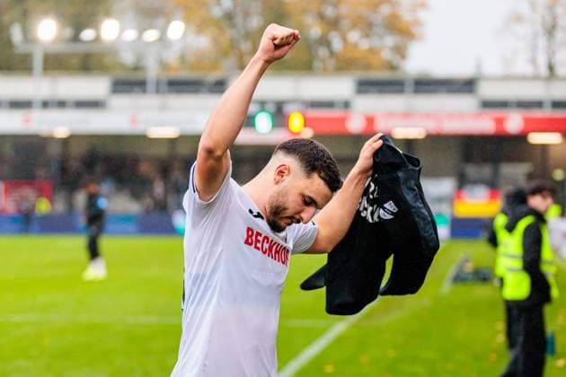 Oualid Mhamdi (SC Verl, 20) jubelt feiert nach 5:0 Sieg GER, SC Verl vs. SSV Ulm 1846, Fussball, 3. Liga, 12. Spieltag, Spielzeit 2025 2026, 25.10.2025 DFL Regulations prohibit any use of photographers as image sequences and or quasi-video. GER, SC Verl vs. SSV Ulm 1846, Fussball, 3. Liga, 12. Spieltag, Spielzeit 2025 2026, 25.10.2025 Verl Copyright: xEibner-Pressefoto JanxRollingerx EP_JSK