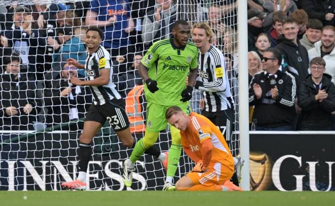 Goalkeeper Bernd Leno of Fulham looks dejected as Jacob Murphy of Newcastle United celebrates scoring the opening goal 1-0 Newcastle United v Fulham, Premier League, Football, St James Park, Newcastle, UK - 25 Oct 2025Newcastle St James Park United Kingdom EDITORIAL USE ONLY No use with unauthorised audio, video, data, fixture lists, club league logos or live services. Online in-match use limited to 120 images, no video emulation. No use in betting, games or single club league player publications. Copyright: xGreigxCowie Shutterstockx 15593332am