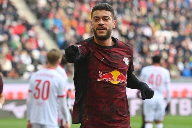 Torjubel Romulo CARDOSO (L) nach Tor zum 0-2, Jubel,Freude,Begeisterung, Aktion,Einzelbild,angeschnittenes Einzelmotiv,Halbfigur,halbe Figur. Fussball 1. Bundesliga Saison 2025 2026, 8.Spieltag, Spieltag08 FC Augsburg - RB Leipzig am 25.10.2025 , WWK A R E N A.