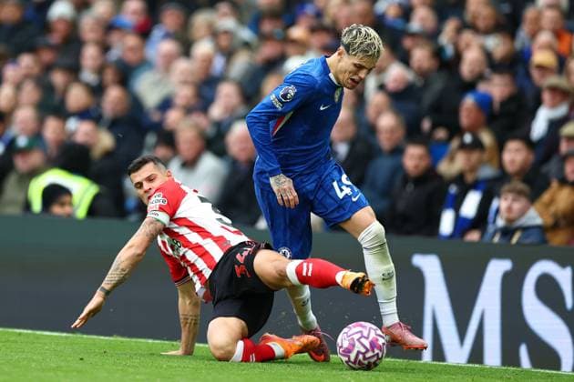 Alejandro Garnacho of Chelsea tackled by Granit Xhaka of Sunderland Chelsea v Sunderland, Premier League, Football, Stamford Bridge, London, UK - 25 Oct 2025London Stamford Bridge United Kingdom EDITORIAL USE ONLY No use with unauthorised audio, video, data, fixture lists, club league logos or live services. Online in-match use limited to 120 images, no video emulation. No use in betting, games or single club league player publications. Copyright: xSimonxDael Shutterstockx 15593312w
