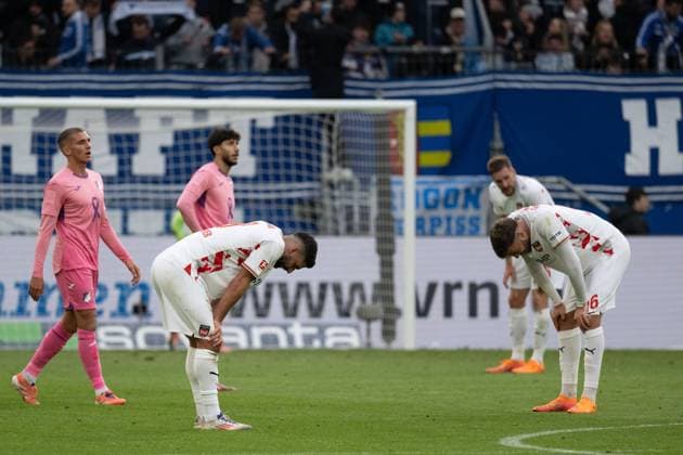 Nach Spielende Entaeuschung, frust bei Stefan Schimmer (FC Heidenheim, 09), Julian Niehues (FC Heidenheim, 16) GER, TSG 1899 Hoffenheim vs. 1. FC Heidenheim, Fussball, Herren, 1. Bundesliga, 8. Spieltag, Spielzeit 2025 2026, 25.10.2025, DFL DFB REGULATIONS PROHIBIT ANY USE OF PHOTOGRAPHS AS IMAGE SEQUENCES AND OR QUASI-VIDEO, GER, TSG 1899 Hoffenheim vs. 1. FC Heidenheim, Fussball, Herren, 1. Bundesliga, 8. Spieltag, Spielzeit 2025 2026, 25.10.2025 Sinsheim Copyright: xEibner-Pressefoto WolfgangxFrankx EP_WFK