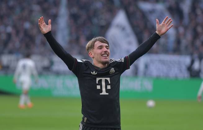 25.10.2025, xblx, Fussball 1.Bundesliga, Borussia Moenchengladbach - FC Bayern München v.l. Lennart Karl (FC Bayern Muenchen), Goal scored, Tor zum 0:3, celebrate the goal, Torjubel , Jubel, jubeln, jubelt, (DFL DFB REGULATIONS PROHIBIT ANY USE OF PHOTOGRAPHS as IMAGE SEQUENCES and or QUASI-VIDEO) Moenchengladbach