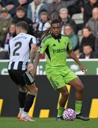 Alex Iwobi of Fulham Newcastle United v Fulham, Premier League, Football, St James Park, Newcastle, UK - 25 Oct 2025Newcastle St James Park United Kingdom EDITORIAL USE ONLY No use with unauthorised audio, video, data, fixture lists, club league logos or live services. Online in-match use limited to 120 images, no video emulation. No use in betting, games or single club league player publications. Copyright: xGreigxCowie Shutterstockx 15593332cq