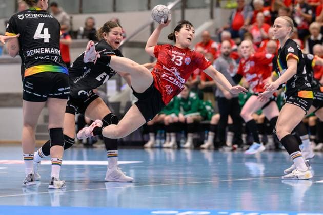 Natsuki, Aizawa (Rueckraum, Thueringer HC, 23), Toni-Luisa, Reinemann (Rueckraum Links, VfL Oldenburg, 4), Marie, Steffen (Kreislaeufer, VfL Oldenburg, 14), Lotta, Roepcke (Rueckraum Mitte, VfL Oldenburg, 22) GER, Thueringen, Thueringer HC gegen VfL Oldenburg, Alsco Handball Bundesliga Frauen, 1. Handballbundesliga Frauen, Handball, 6.Spieltag, Saison 2025 2026, 18.00 Uhr, 25.10.2025 GER, Thueringen, Thueringer HC gegen VfL Oldenburg, Alsco Handball Bundesliga Frauen, 1. Handballbundesliga Frauen, Handball, 6.Spieltag, Saison 2025 2026, 18.00 Uhr, 25.10.2025 Bad Langensalza Copyright: xEibner-Pressefoto MartinxHerbstx EP_MHT