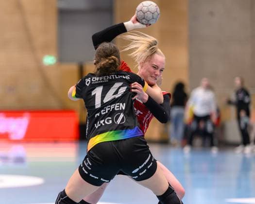Marie, Steffen (Kreislaeufer, VfL Oldenburg, 14), Johanna, Reichert (Rueckraum, Thueringer HC, 29) GER, Thueringen, Thueringer HC gegen VfL Oldenburg, Alsco Handball Bundesliga Frauen, 1. Handballbundesliga Frauen, Handball, 6.Spieltag, Saison 2025 2026, 18.00 Uhr, 25.10.2025 GER, Thueringen, Thueringer HC gegen VfL Oldenburg, Alsco Handball Bundesliga Frauen, 1. Handballbundesliga Frauen, Handball, 6.Spieltag, Saison 2025 2026, 18.00 Uhr, 25.10.2025 Bad Langensalza Copyright: xEibner-Pressefoto MartinxHerbstx EP_MHT