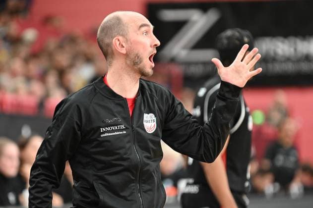 Eiko Potthast (SBB Baskets Wolmirstedt, Head Coach) Emotionen GER, Tigers Tuebingen vs. SBB Baskets Wolmirstedt, Basketball, Herren, Pro A, 2. Barmer Basketball Bundesliga, Saison 2025 2026, 25.10.2025 GER, Tigers Tuebingen vs. SBB Baskets Wolmirstedt, Basketball, Herren, Pro A, 2. Barmer Basketball Bundesliga, Saison 2025 2026, 25.10.2025 Tuebingen Copyright: xEibner-Pressefoto NicolasxWoernx EP_NWN