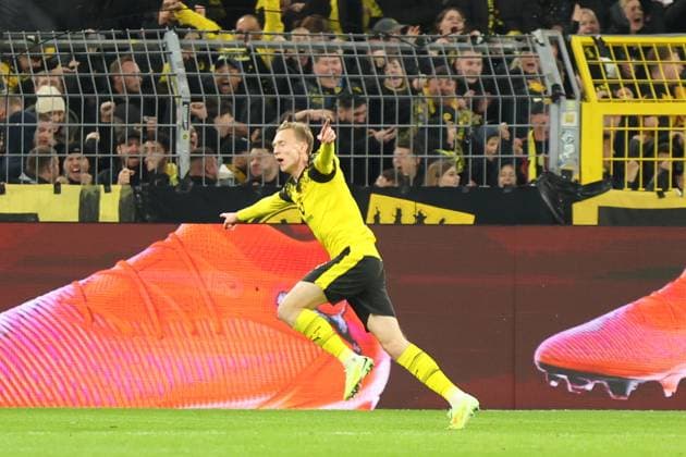 Torjubel zum 1:0 für den BVB durch Maximilian Beier (Borussia Dortmund, 14) GER, Borussia Dortmund gegen 1.FC Koeln, Fussball, 1.Liga, 8.Spieltag, Spielzeit 2025 2026, 25.10.2025 DFL REGULATIONS PROHIBIT ANY USE OF PHOTOGRAPHS AS IMAGE SEQUENCES AND OR QUASI-VIDEO GER, Borussia Dortmund gegen 1.FC Koeln, Fussball, 1.Liga, 8.Spieltag, Spielzeit 2025 2026, 25.10.2025 Dortmund Copyright: xEibner-Pressefoto FrankxZeisingx EP_FZG