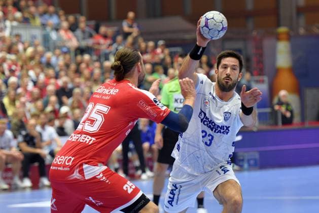 Tim Suton (TBV Lemgo Lippe 23) (am Ball), Olle Forsell Schefvert (MT Melsungen 25) (L) , GER, MT Melsungen - TBV Lemgo Lippe, Handball, 1. Bundesliga, 10. Spieltag, Saison 2025 2026, 25.10.2025, GER, MT Melsungen - TBV Lemgo Lippe, Handball, 1. Bundesliga, 10. Spieltag, Saison 2025 2026, 25.10.2025 Kassel Copyright: xEibner-Pressefotox xRolandxSippelx EP_RSL