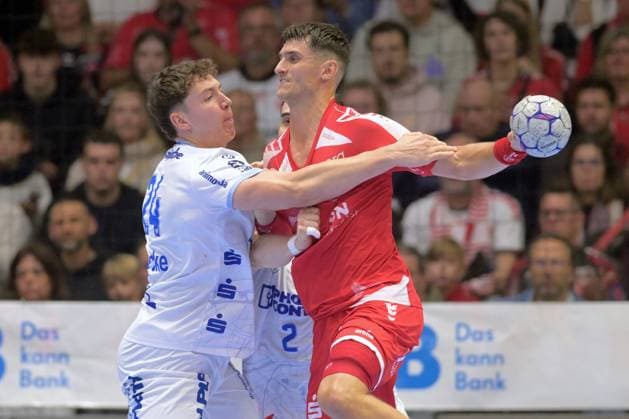 Nikolaj Enderleit (MT Melsungen 4) (am Ball), Joel Willecke (TBV Lemgo Lippe 24) (L) , GER, MT Melsungen - TBV Lemgo Lippe, Handball, 1. Bundesliga, 10. Spieltag, Saison 2025 2026, 25.10.2025, GER, MT Melsungen - TBV Lemgo Lippe, Handball, 1. Bundesliga, 10. Spieltag, Saison 2025 2026, 25.10.2025 Kassel Copyright: xEibner-Pressefotox xRolandxSippelx EP_RSL