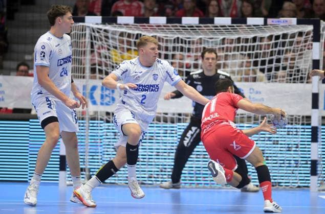 Mohamed Amine Darmoul (MT Melsungen 71) (am Ball), Joel Willecke (TBV Lemgo Lippe 24), Lukas Hutecek (TBV Lemgo Lippe 2) (M) , GER, MT Melsungen - TBV Lemgo Lippe, Handball, 1. Bundesliga, 10. Spieltag, Saison 2025 2026, 25.10.2025, GER, MT Melsungen - TBV Lemgo Lippe, Handball, 1. Bundesliga, 10. Spieltag, Saison 2025 2026, 25.10.2025 Kassel Copyright: xEibner-Pressefotox xRolandxSippelx EP_RSL