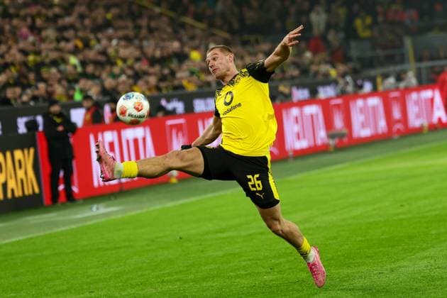 Dortmund, Signal Iduna Park, 25.10.25, GER, Herren, 1. Bundesliga, Saison 2025 - 2026, Borussia Dortmund - 1. FC Koeln, Julian Ryerson (Borussia Dortmund) in Aktion, am Ball, DFB DFL REGULATIONS PROHIBIT ANY USE OF PHOTOGRAPHS AS IMAGE SEQUENCES AND OR QUASI-VIDEO. Copyright: JoachimxBywaletz xJB-Sportfoto