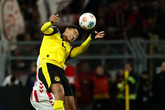 Dortmund, Signal Iduna Park, 25.10.25, GER, Herren, 1. Bundesliga, Saison 2025 - 2026, Borussia Dortmund - 1. FC Koeln, Jobe Bellingham (Borussia Dortmund) in Aktion, am Ball, DFB DFL REGULATIONS PROHIBIT ANY USE OF PHOTOGRAPHS AS IMAGE SEQUENCES AND OR QUASI-VIDEO. Copyright: JoachimxBywaletz xJB-Sportfoto