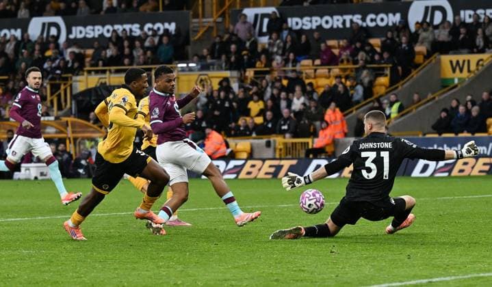 Lyle Foster of Burnley scores the team s third goal Wolverhampton Wanderers v Burnley, Premier League, Football, Molineux, Wolverhampton, UK - 26 Oct 2025Wolverhampton Molineux United Kingdom EDITORIAL USE ONLY No use with unauthorised audio, video, data, fixture lists, club league logos or live services. Online in-match use limited to 120 images, no video emulation. No use in betting, games or single club league player publications. Copyright: xAnnaxGowthorpe Shutterstockx 15593503ap