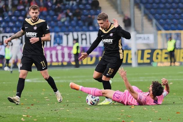 v. li. im Zweikampf, Faulspiel von Julian Guttau (FC Erzgebirge Aue, 19), Umut Tohumucu (TSG Hoffenheim II, 12) GER, TSG 1899 Hoffenheim II gegen FC Erzgebirge Aue, Fussball, 3.Liga, 12.Spieltag, Spielzeit 2025 2026, 26.10.2025. (DFL DFB REGULATIONS PROHIBIT ANY USE OF PHOTOGRAPHS as IMAGE SEQUENCES and or QUASI-VIDEO). GER,TSG 1899 Hoffenheim II gegen FC Erzgebirge Aue, Fussball, 3.Liga, 12.Spieltag, Spielzeit 2025 2026, 26.10.2025. Hoffenheim Copyright: xEibner-Pressefoto JoergxHirschx EP_JHH