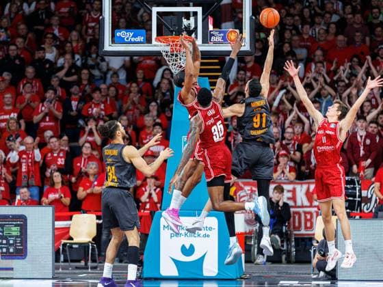 Ejiofor Onu (BMA365 Bamberg Baskets, 35), Yordan Minchev (Niners Chemnitz, 91), Richard Balint (BMA365 Bamberg Baskets, 11), BMA365 Bamberg Baskets vs. Niners Chemnitz, Basketball, easyCredit BBL, 5. Spieltag, 26.10.2025 BMA365 Bamberg Baskets vs. Niners Chemnitz, Basketball, easyCredit BBL, 5. Spieltag, 26.10.2025 Bamberg Copyright: xEibner-Pressefoto G.xSantemizx EP_EER