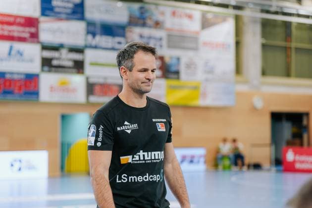 Matthias Flohr (HBW Balingen-Weilstetten, Chef-Trainer) vor dem Spiel, HC Oppenweiler-Backnang vs. HBW Balingen-Weilstetten, Handball, 2. Bundesliga, 9. Spieltag, Saison 2025 2026, 26.10.2025, HC Oppenweiler-Backnang vs. HBW Balingen-Weilstetten, Handball, 2. Bundesliga, 9. Spieltag, Saison 2025 2026, 26.10.2025 Backnang Copyright: xEibner-Pressefoto LarsxNeumannx EP_LNN