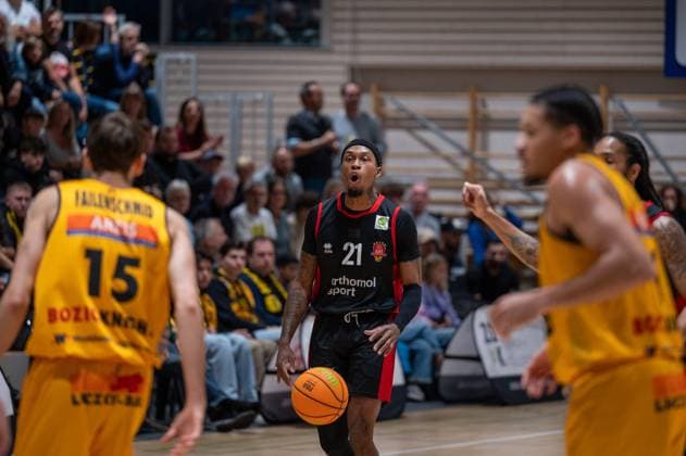 Nil Failenschmid Clavera (Bozic Estriche Knights Kirchheim, 15), John Williams Jr. (Bayer Giants Leverkusen, 21), Tylan James Pope (Bozic Estriche Knights Kirchheim, 09), Donte Nicholas (Bayer Giants Leverkusen, 15), GER, Bozic Estriche Knights Kirchheim vs. Bayer Giants Leverkusen, BARMER 2. Basketball Bundesliga, 05. Spieltag, Saison 2025 2026, 26.10.2025 GER, Bozic Estriche Knights Kirchheim vs. Bayer Giants Leverkusen, BARMER 2. Basketball Bundesliga, 05. Spieltag, Saison 2025 2026, 26.10.2025 Kirchheim unter Teck Copyright: xEibner-Pressefoto SilasxKunzx EP_SKZ