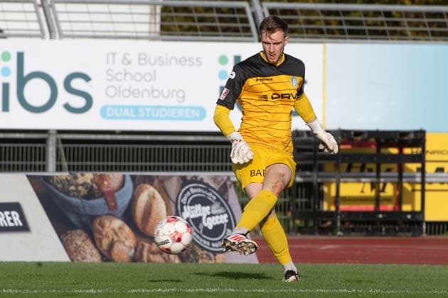 GER, Fussball, RLN, VfB Oldenburg vs Bremer SV 26.10.2025, Marschwegstadion, Oldenburg, GER, RLN, VfB Oldenburg vs Bremer SV, DFL regulations prohibit any use of photographs as image sequences and or quasi-video, im Bild Pascal MANITZ ( Bremer SV 1 ) Einzelaktion, Ganzkörper Ganzkoerper