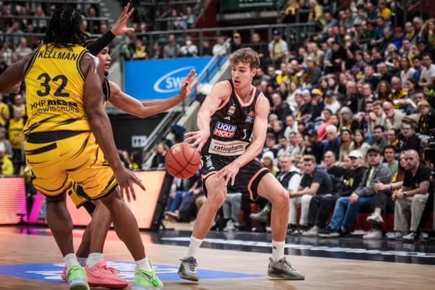 Tobias Jensen (ratiopharm Ulm, 07) vs. 24nhp und Keeshawn Kellman (MHP RIESEN Ludwigsburg, 32) GER, MHP Riesen Ludwigsburg vs. ratiopharm Ulm, easycredit BBL, Basketball, Bundesliga, 5. Spieltag, Spielzeit 2025 2026, 26.10.2025 GER, MHP Riesen Ludwigsburg vs. ratiopharm Ulm, easycredit BBL, Basketball, Bundesliga, 5. Spieltag, Spielzeit 2025 2026, 26.10.2025 Ludwigsburg Copyright: xSandyxDinkelackerx EP_SDR