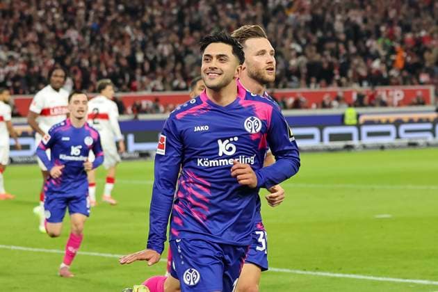 Torjubel 1.FSV Mainz beim 0:1 durch Nadiem Amiri (1.FSV Mainz, 10) mit Silvan Widmer (1.FSV Mainz, 30) , Deutschland, Fussball, 1. Bundesliga, 8.Spieltag, 2025 2026, VfB Stuttgart vs. 1.FSV Mainz 05, 26.10.2025, MHP Arena, Stuttgart, Deutschland Stuttgart MHP Arena Baden-Württemberg Deutschland Copyright: xGrantxHubbsx