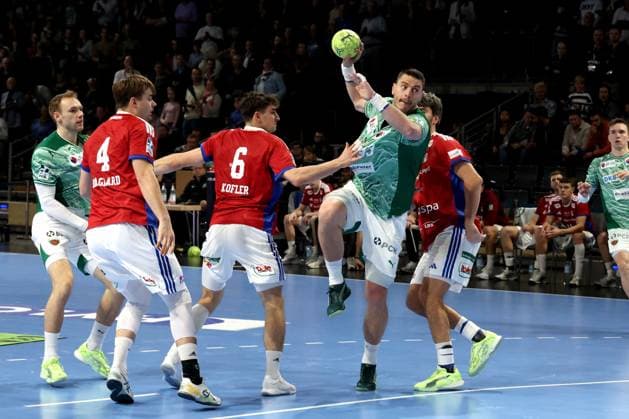 DEU, DHB, 1.HBL, Fuechse Berlin vs. HSV, 26.10.2025, Max-Schmeling-Halle, Berlin, DEU, DHB, 1.HBL, Fuechse Berlin vs. HSV, im Bild Mijajlo Marsenic (Fuechse Berlin 93), Mathias Gidsel (Fuechse Berlin 19), Elias Kofler (HSV Hamburg 6), Andreas Magaard (HSV Hamburg 4)