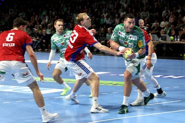 DEU, DHB, 1.HBL, Fuechse Berlin vs. HSV, 26.10.2025, Max-Schmeling-Halle, Berlin, DEU, DHB, 1.HBL, Fuechse Berlin vs. HSV, im Bild Mijajlo Marsenic (Fuechse Berlin 93), Einar Olafsson (HSV Hamburg 23)