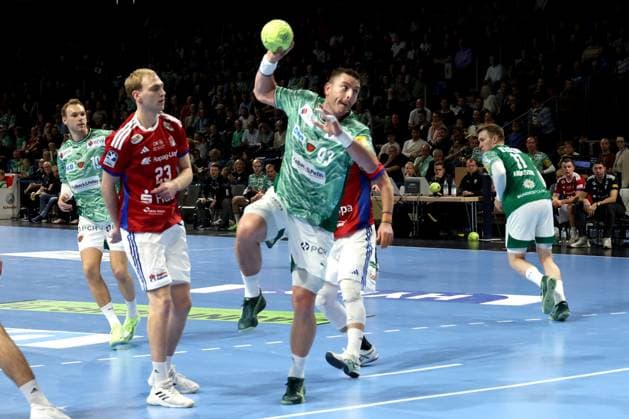 DEU, DHB, 1.HBL, Fuechse Berlin vs. HSV, 26.10.2025, Max-Schmeling-Halle, Berlin, DEU, DHB, 1.HBL, Fuechse Berlin vs. HSV, im Bild Mijajlo Marsenic (Fuechse Berlin 93), Einar Olafsson (HSV Hamburg 23)