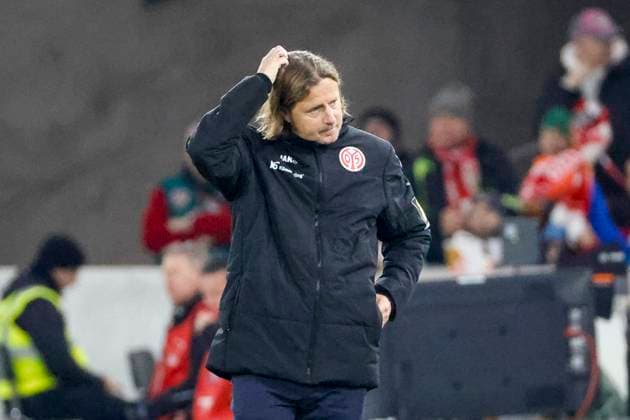 Bo Henriksen (1.FSV Mainz, Trainer) , Deutschland, Fussball, 1. Bundesliga, 8.Spieltag, 2025 2026, VfB Stuttgart vs. 1.FSV Mainz 05, 26.10.2025, MHP Arena, Stuttgart, Deutschland Stuttgart MHP Arena Baden-Württemberg Deutschland Copyright: xGrantxHubbsx