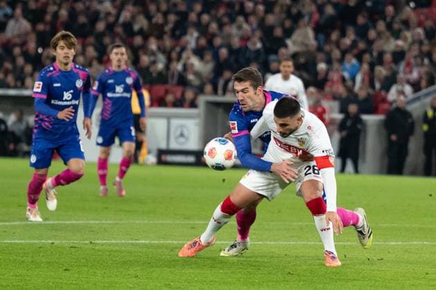 v. li. im Zweikampf Stefan Bell (1. FSV Mainz 05, 16), Deniz Undav (VfB Stuttgart 26) fordert Elfmeter, Strafstoss. GER, VfB Stuttgart vs. 1. FSV Mainz 05, Fussball, Herren, 1. Bundesliga, 8. Spieltag, Spielzeit 2025 2026, 26.10.2025, DFL DFB REGULATIONS PROHIBIT ANY USE OF PHOTOGRAPHS AS IMAGE SEQUENCES AND OR QUASI-VIDEO, GER, VfB Stuttgart vs. 1. FSV Mainz 05, Fussball, Herren, 1. Bundesliga, 8. Spieltag, Spielzeit 2025 2026, 26.10.2025 Stuttgart Copyright: xEibner-Pressefoto WolfgangxFrankx EP_WFK