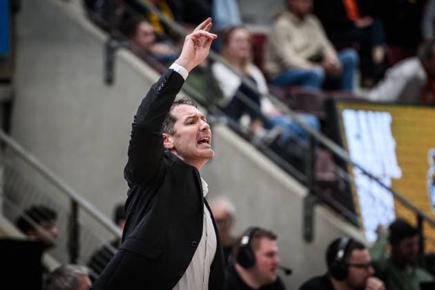 Ty Harrelson (ratiopharm Ulm, Head-Coach) - sichtlich unzufrieden, erregt, Schrei vom Spiefeldrand GER, MHP Riesen Ludwigsburg vs. ratiopharm Ulm, easycredit BBL, Basketball, Bundesliga, 5. Spieltag, Spielzeit 2025 2026, 26.10.2025 GER, MHP Riesen Ludwigsburg vs. ratiopharm Ulm, easycredit BBL, Basketball, Bundesliga, 5. Spieltag, Spielzeit 2025 2026, 26.10.2025 Ludwigsburg Copyright: xSandyxDinkelackerx EP_SDR