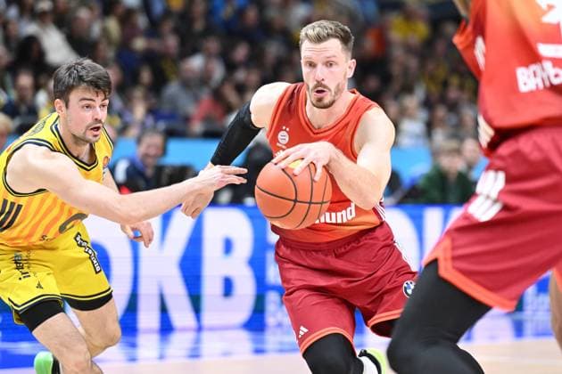 Andreas Obst (FC Bayern Muenchen, 13) GER, Alba Berlin gegen FC Bayern Muenchen, Basketball, easyCredit Basketball League, Saison 2025 2026, 5. Spieltag, 26.10.2025 GER, Alba Berlin gegen FC Bayern Muenchen, Basketball, easyCredit Basketball League, Saison 2025 2026, 5. Spieltag, 26.10.2025 Berlin Copyright: xEibner-Pressefoto RyanxSleimanx EP_RSN