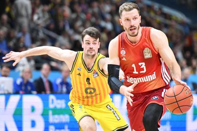 Andreas Obst (FC Bayern Muenchen, 13) GER, Alba Berlin gegen FC Bayern Muenchen, Basketball, easyCredit Basketball League, Saison 2025 2026, 5. Spieltag, 26.10.2025 GER, Alba Berlin gegen FC Bayern Muenchen, Basketball, easyCredit Basketball League, Saison 2025 2026, 5. Spieltag, 26.10.2025 Berlin Copyright: xEibner-Pressefoto RyanxSleimanx EP_RSN