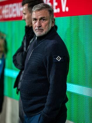 Stefan Kuntz, Sportvorstand (Hamburger SV), GER, 1. FC Heidenheim vs. Hamburger SV, Fussball, DFB-Pokal, Spielzeit 2025 2026, 28.10.2025, DFB DFL regulations prohibit any use of photographs as image sequences and or quasi-video. GER, 1. FC Heidenheim vs. Hamburger SV, Fussball, DFB-Pokal, Spielzeit 2025 2026, 28.10.2025 Heidenheim Copyright: xMichaelxSchmidt Eibner-Pressefotx EP_MST