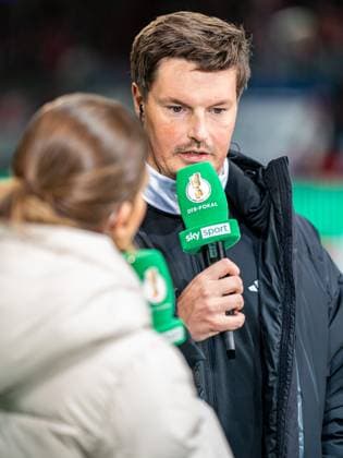 Merlin Polzin, Cheftrainer (Hamburger SV) beim Interview vor dem Spiel, GER, 1. FC Heidenheim vs. Hamburger SV, Fussball, DFB-Pokal, Spielzeit 2025 2026, 28.10.2025, DFB DFL regulations prohibit any use of photographs as image sequences and or quasi-video. GER, 1. FC Heidenheim vs. Hamburger SV, Fussball, DFB-Pokal, Spielzeit 2025 2026, 28.10.2025 Heidenheim Copyright: xMichaelxSchmidt Eibner-Pressefotx EP_MST
