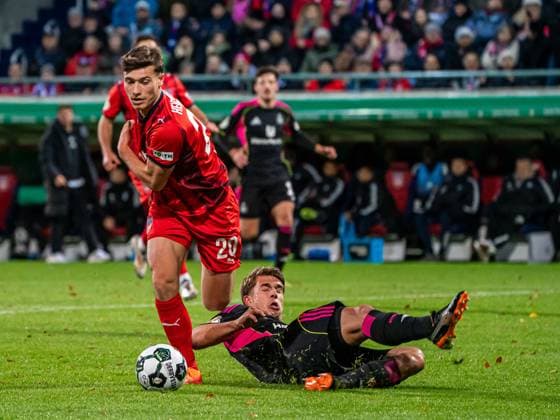 Luca Kerber (FC Heidenheim, 20) und Rayan Philippe (Hamburger SV, 14) beim Zweikampf im Strafraum, GER, 1. FC Heidenheim vs. Hamburger SV, Fussball, DFB-Pokal, Spielzeit 2025 2026, 28.10.2025, DFB DFL regulations prohibit any use of photographs as image sequences and or quasi-video. GER, 1. FC Heidenheim vs. Hamburger SV, Fussball, DFB-Pokal, Spielzeit 2025 2026, 28.10.2025 Heidenheim Copyright: xMichaelxSchmidt Eibner-Pressefotx EP_MST