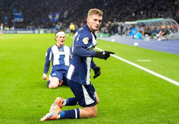 Michael Cuisance (Hertha BSC, 10) und Fabian Reese (Hertha BSC, 11, hinten) jubeln nach dem Tor zum 1:0. GER, Hertha BSC vs SV Elversberg, Fussball, DFB-Pokal, 2. Runde, Saison 2025 2026, 28.10.2025 DFL REGULATIONS PROHIBIT ANY USE OF PHOTOGRAPHS AS IMAGE SEQUENCES AND OR QUASI-VIDEO GER, Hertha BSC vs SV Elversberg, Fussball, DFB-Pokal, 2. Runde, Saison 2025 2026, 28.10.2025 Berlin Copyright: xEibner-Pressefoto ScottxColemanx EP_SCN