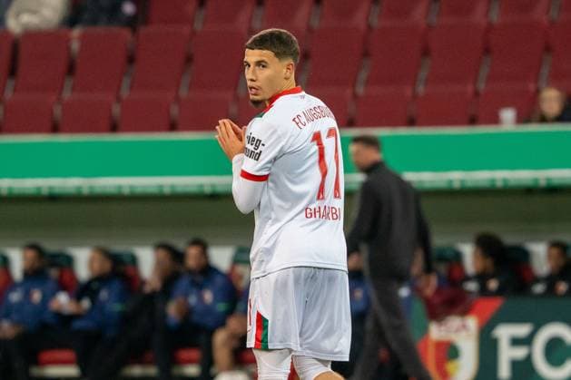 Ismael Gharbi (FC Augsburg, 11), vergebene Torchance, GER, FC Augsburg vs. VfL Bochum, Fussball, DFB Pokal, 2. Runde, Spielzeit 2025 2026, 28.10.2025, DFL REGULATIONS PROHIBIT ANY USE OF PHOTOGRAPHS AS IMAGE SEQUENCES AND OR QUASI-VIDEO, GER, FC Augsburg vs. VfL Bochum, Fussball, DFB Pokal, 2. Runde, Spielzeit 2025 2026, 28.10.2025, Augsburg Copyright: xEibner-Pressefoto EdwardxCheungx EP_ECG