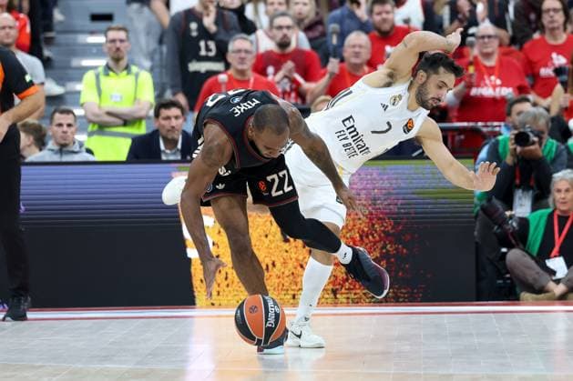 Foulspiel von Facundo Campazzo (Real Madrid, 07) an Isiaha Mike (FC Bayern Basketball, 22), GER, FC Bayern Basketball vs. Real Madrid, Basketball, Euroleague, 7. Spieltag, Saison 2025 2026, 28.10.2025, GER, FC Bayern Basketball vs. Real Madrid, Basketball, Euroleague, 7. Spieltag, Saison 2025 2026, 28.10.2025 Muenchen Copyright: xEibner-Pressefoto JennixMaulx EP_JML