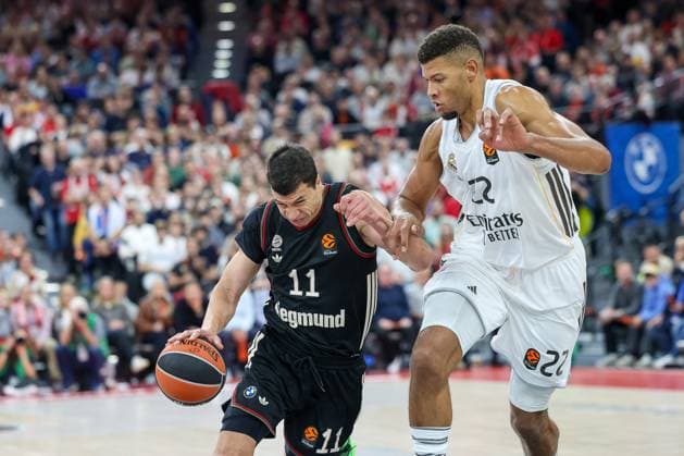 Vladimir Lucic (FC Bayern Basketball, 11) mit Walter Tavares (Real Madrid, 22), GER, FC Bayern Basketball vs. Real Madrid, Basketball, Euroleague, 7. Spieltag, Saison 2025 2026, 28.10.2025, GER, FC Bayern Basketball vs. Real Madrid, Basketball, Euroleague, 7. Spieltag, Saison 2025 2026, 28.10.2025 Muenchen Copyright: xEibner-Pressefoto JennixMaulx EP_JML