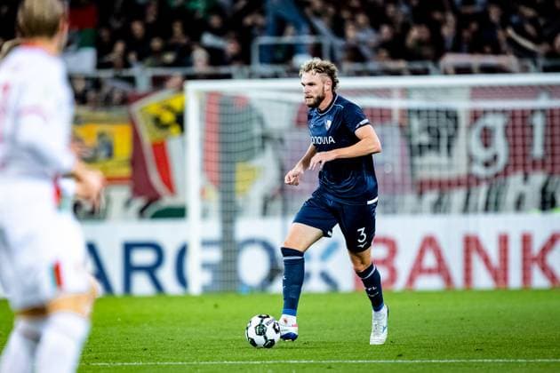 Fussball, Saison 2025 2026, DFB-Pokal, WWK-Arena Augsburg, 2. Runde, FC Augsburg - VfL Bochum, 28.10.2025 28.10.2025, Fussball, Saison 2025 2026, DFB-Pokal, WWK-Arena Augsburg, 2. Runde, FC Augsburg - VfL Bochum, Freisteller Einzelbild 3 Philipp Strompf (VfL Bochum) Foto: Lucca Fundel Augsburg WWK-Arena Bayern Deutschland