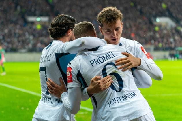 Tor zum 1:1 Grischa Proemel (TSG 1899 Hoffenheim, 06), jubelt Jubel mit Leon Avdullahu (TSG 1899 Hoffenheim, 07) und Fisnik Asllani (TSG 1899 Hoffenheim, 11), GER, FC St. Pauli vs. TSG 1899 Hoffenheim, Fußball, DFB Pokal, 2. Runde, Saison 2025 2026, 28.10.2025 DFL REGULATIONS PROHIBIT ANY USE OF PHOTOGRAPHS AS IMAGE SEQUENCES AND OR QUASI-VIDEO GER, FC St. Pauli vs. TSG 1899 Hoffenheim, Fußball, DFB Pokal, 2. Runde, Saison 2025 2026, 28.10.2025 Hamburg Copyright: xEibner-Pressefoto MaxxVincenx EP_MVN