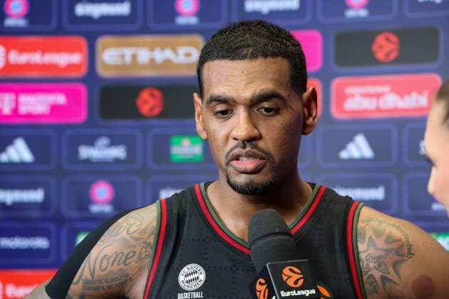Xavier Rathan-Mayes (FC Bayern Basketball, 04) beim Interview nach dem Spiel, GER, FC Bayern Basketball vs. Real Madrid, Basketball, Euroleague, 7. Spieltag, Saison 2025 2026, 28.10.2025, GER, FC Bayern Basketball vs. Real Madrid, Basketball, Euroleague, 7. Spieltag, Saison 2025 2026, 28.10.2025 Muenchen Copyright: xEibner-Pressefoto JennixMaulx EP_JML