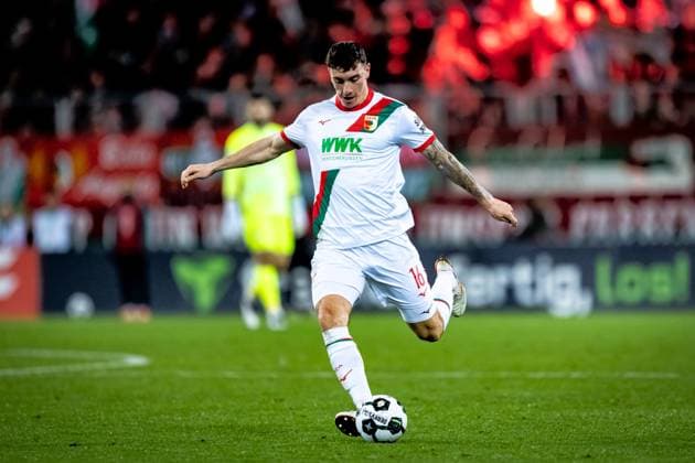 Fussball, Saison 2025 2026, DFB-Pokal, WWK-Arena Augsburg, 2. Runde, FC Augsburg - VfL Bochum, 28.10.2025 28.10.2025, Fussball, Saison 2025 2026, DFB-Pokal, WWK-Arena Augsburg, 2. Runde, FC Augsburg - VfL Bochum, Freisteller Einzelbild 16 Cedric Zesiger (FC Augsburg) Foto: Lucca Fundel Augsburg WWK-Arena Bayern Deutschland