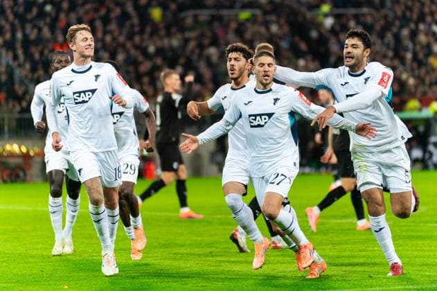 Tor zum 1:2 Andrej Kramaric (TSG 1899 Hoffenheim, 27), jubelt Jubel mit Umut Tohumcu (TSG 1899 Hoffenheim, 17) und Ozan Kabak (TSG 1899 Hoffenheim, 05), Wouter Burger (TSG 1899 Hoffenheim, 18), GER, FC St. Pauli vs. TSG 1899 Hoffenheim, Fußball, DFB Pokal, 2. Runde, Saison 2025 2026, 28.10.2025 DFL REGULATIONS PROHIBIT ANY USE OF PHOTOGRAPHS AS IMAGE SEQUENCES AND OR QUASI-VIDEO GER, FC St. Pauli vs. TSG 1899 Hoffenheim, Fußball, DFB Pokal, 2. Runde, Saison 2025 2026, 28.10.2025 Hamburg Copyright: xEibner-Pressefoto MaxxVincenx EP_MVN
