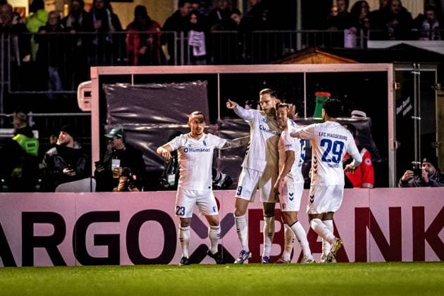 Fussball, Saison 2025 2026, DFB-Pokal, Vöhlinstadion Illertissen, 2. Runde, FV Illertissen - 1. FC Magdeburg, 29.10.2025 29.10.2025, Fussball, Saison 2025 2026, DFB-Pokal, Vöhlinstadion Illertissen, 2. Runde, FV Illertissen - 1. FC Magdeburg, Torjubel Jubel Freude nach Treffer Tor Torschuss zum 0:1 durch 9 Maximilian Breunig (1. FC Magdeburg). Team Mannschaft FC Magdeburg Foto: Lucca Fundel Illertissen Vöhlinstadion Bayern Deutschland
