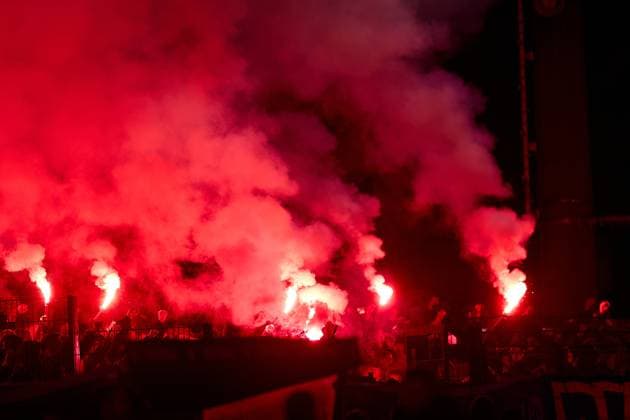 Pyrotechnik, Bengalo, Feuerwerk, Fans, Ultras, Fankurve, Rauch 1. FC Magdeburg GER, FV Illertissen 1921 e.V. vs 1. FC Magdeburg, Fussball, Herren DFB Pokal, 2. Runde, Saison 2025 2026, 29.10.2025 GER, FV Illertissen 1921 e.V. vs 1. FC Magdeburg, Fussball, Herren DFB Pokal, 2. Runde, Saison 2025 2026, 29.10.2025 Illertissen Copyright: xEibner-Pressefoto GeraldxOelze-dexStoppanyx EP_ODS