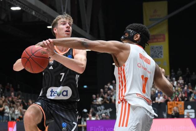 Tobias Jensen (ratiopharm ulm) li. und Kostja Mushidi (NINERS Chemnitz) re. GER, NINERS Chemnitz vs. ratiopharm ulm, Basketball, BKT EuroCup, 5. Spieltag, Saison 2025 2026, 29.10.2025 GER, NINERS Chemnitz vs. ratiopharm ulm, Basketball, BKT EuroCup, 5. Spieltag, Saison 2025 2026, 29.10.2025 Chemnitz Copyright: xEibner-Pressefoto BertxHarzerx EP_BHR