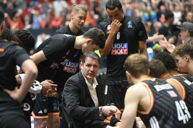 Ty Harrelson (Trainer, Head Coach, ratiopharm ulm) Mitte. GER, NINERS Chemnitz vs. ratiopharm ulm, Basketball, BKT EuroCup, 5. Spieltag, Saison 2025 2026, 29.10.2025 GER, NINERS Chemnitz vs. ratiopharm ulm, Basketball, BKT EuroCup, 5. Spieltag, Saison 2025 2026, 29.10.2025 Chemnitz Copyright: xEibner-Pressefoto BertxHarzerx EP_BHR