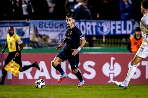 Fussball, Saison 2025 2026, DFB-Pokal, Vöhlinstadion Illertissen, 2. Runde, FV Illertissen - 1. FC Magdeburg, 29.10.2025 29.10.2025, Fussball, Saison 2025 2026, DFB-Pokal, Vöhlinstadion Illertissen, 2. Runde, FV Illertissen - 1. FC Magdeburg, Freisteller Einzelbild 8 Milos Cocic (FV Illertissen) Foto: Lucca Fundel Illertissen Vöhlinstadion Bayern Deutschland