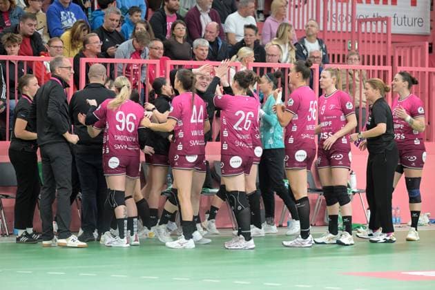 der Kreis der TusSies vor dem Spiel TusSies Metzingen vs. HSG Bensheim Auerbach, Handball, Alsco HBF, 5.Ligaspieltag, Saison 2025 2026, 29.10.2025 TusSies Metzingen vs. HSG Bensheim Auerbach, Handball, Alsco HBF, 5.Ligaspieltag, Saison 2025 2026, 29.10.2025 Tuebingen Copyright: xEibner-Pressefoto TobiasxBaurx EP_TBR